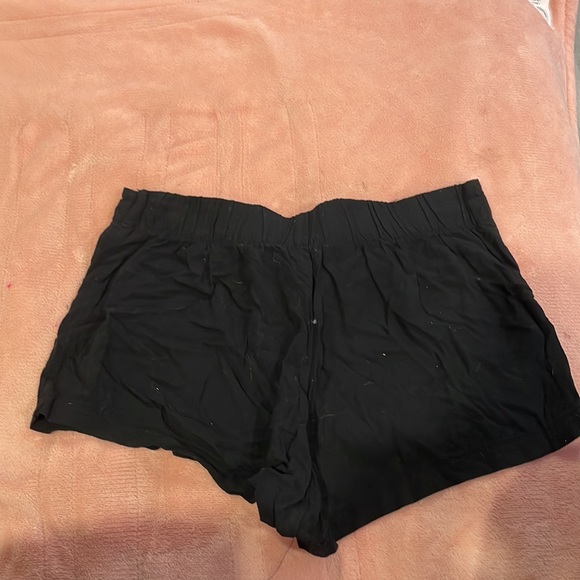 Shorts with bow on the front - Picture 2 of 2